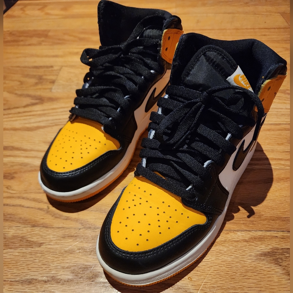 Kids Jordan Retro High 1 Sneakers